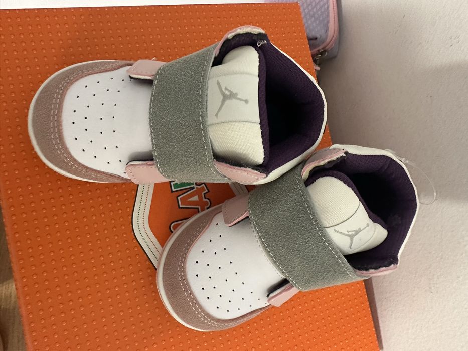 Кроссовки jordans