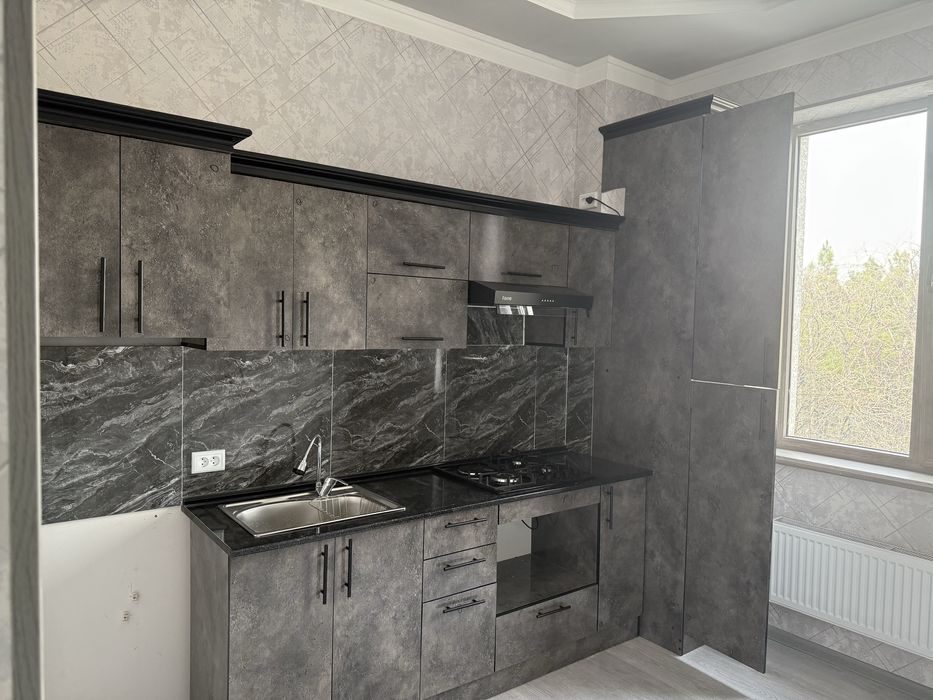 Фарғона ш Киуф университет рўпарасида янги 1 хонали уй сотилади