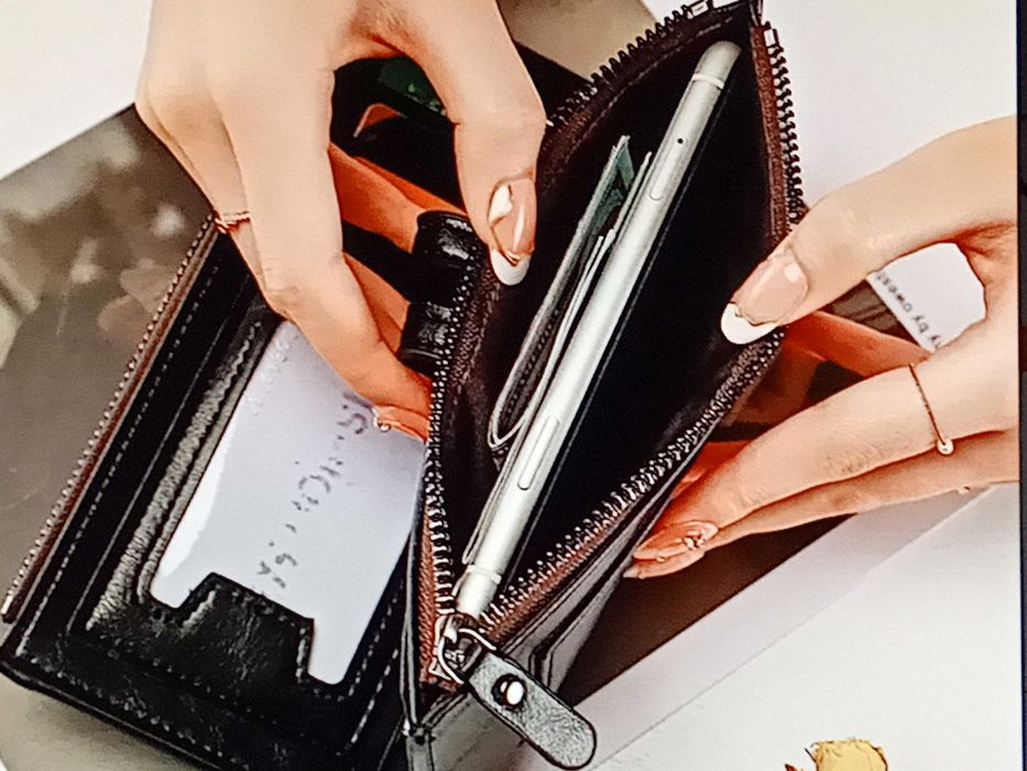 Дамски кожени портмонета