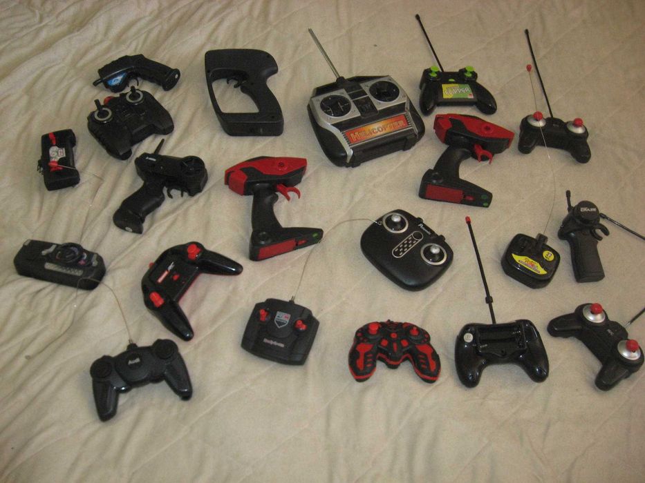 дистанционни за  радио управляеми  играчки   20 бр.
