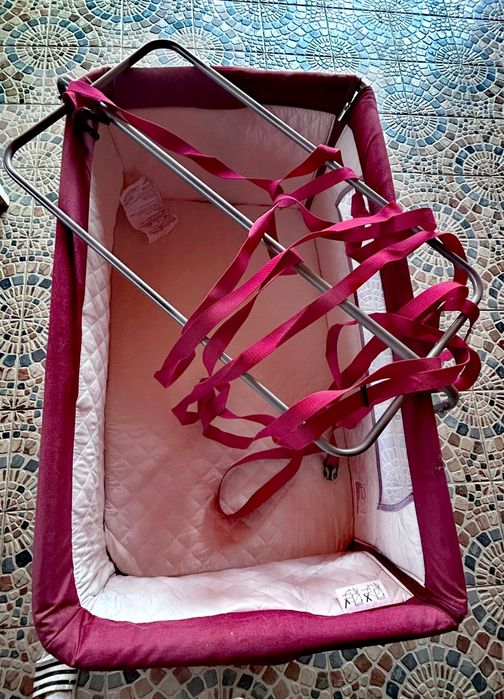 Vând pătuț , leagăn electric și cantar copii