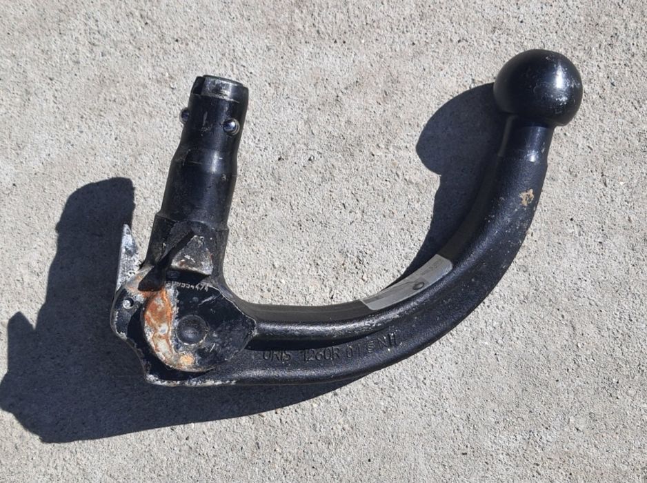 Carlig remorcare Touran Golf Passat 2003-2014 demontabil nou