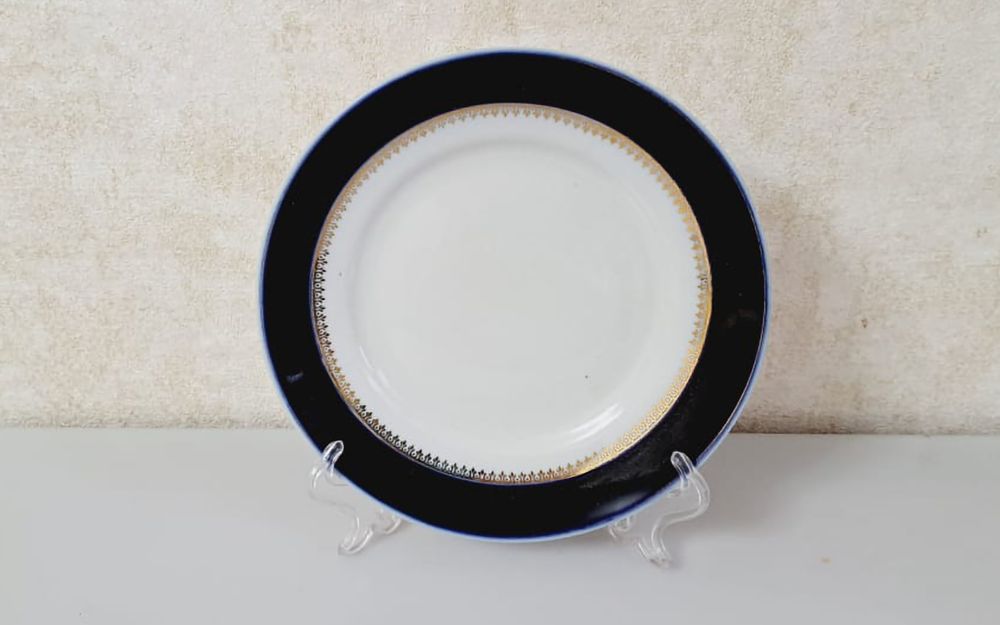 Фарфоровые тарелки