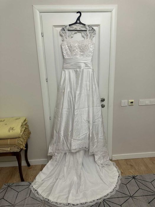 Продам элегантное свадебное платье