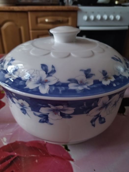 Продам фарфоровые статуэтки