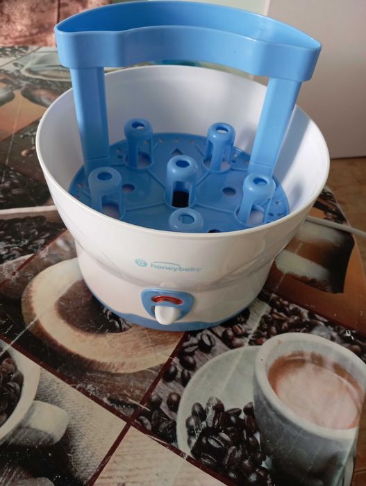 Стерилизатор за шишета и биберони