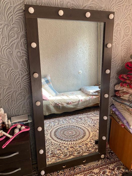 Маникюрный стол с подсветкой