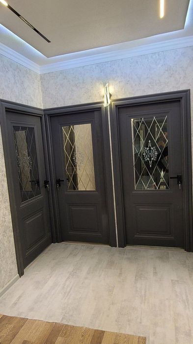 Eshik o'rnatish - Установка дверей