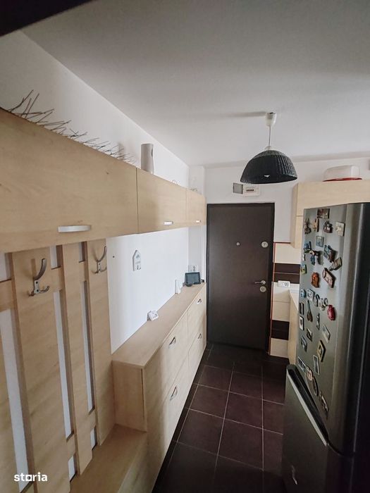 Vând apartament 2 camere et 1 din 4