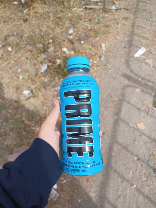 Празна бутилка на Prime