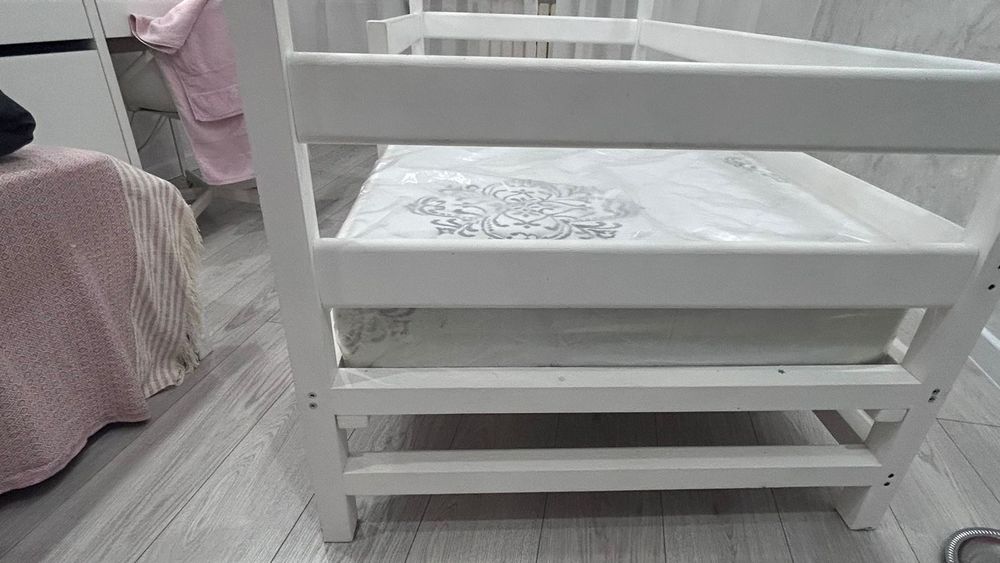 Кровать детская домик