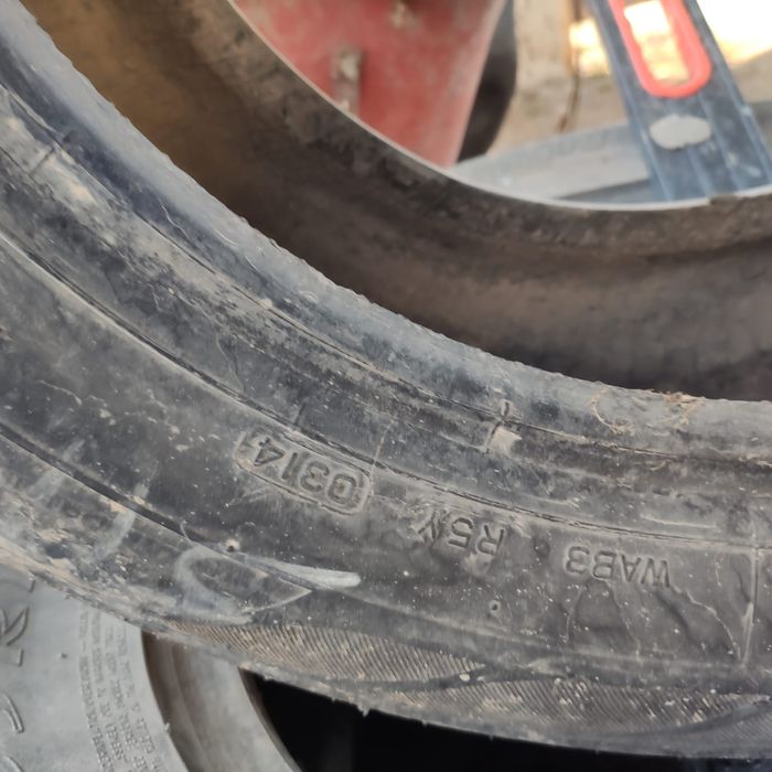 Продам б/у шины, 2 шт, каждыя по 8000