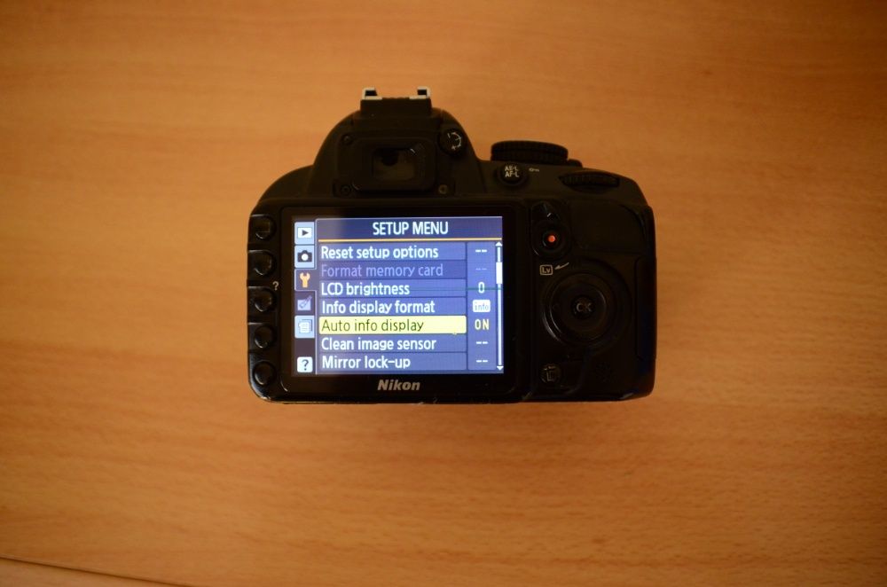 Nikon D3100 DSLR body – 80.000 cadre, 2 baterii, încărcător