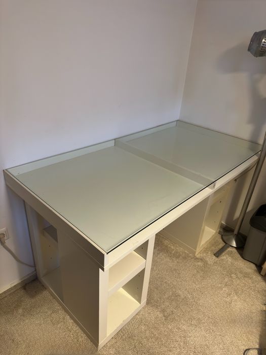 Birou alb sticla