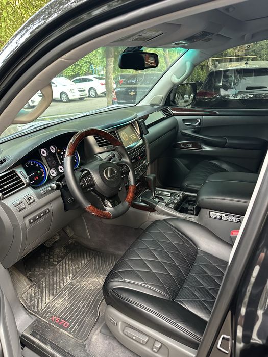 Lexus LX570 S restaling sotiladi