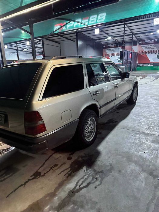 Afsonaviy Mercedes-Benz W124 (Universal / T-Model)