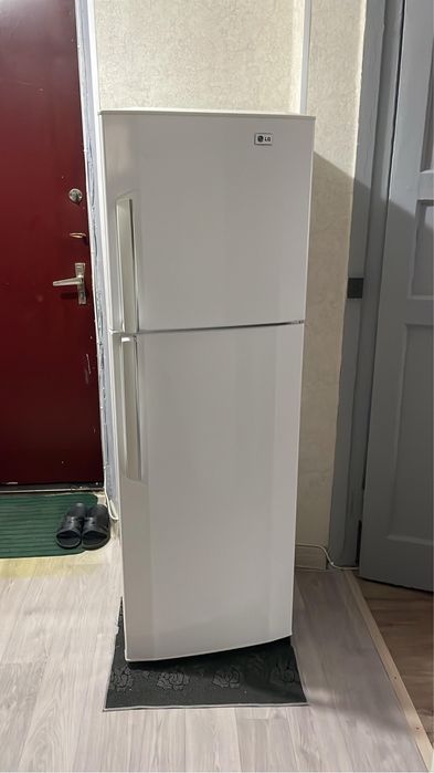 Холодильник с морозильником сверху