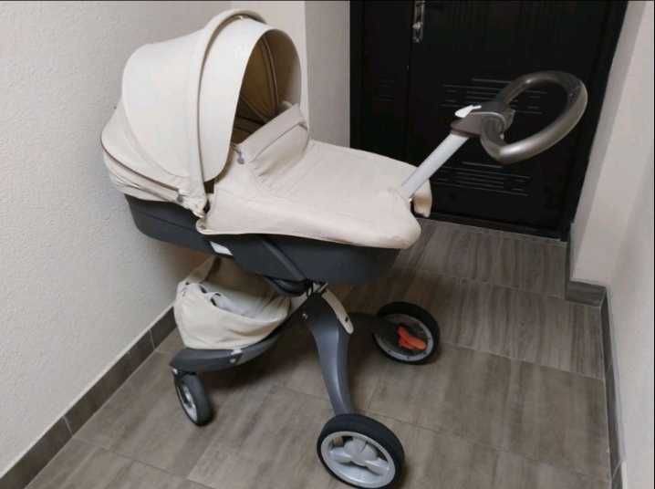 Бежевая Коляска детская