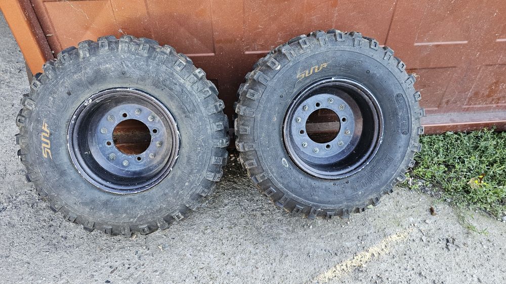 Продавам 2 броя задни гуми със джанти за атв 8 цола
