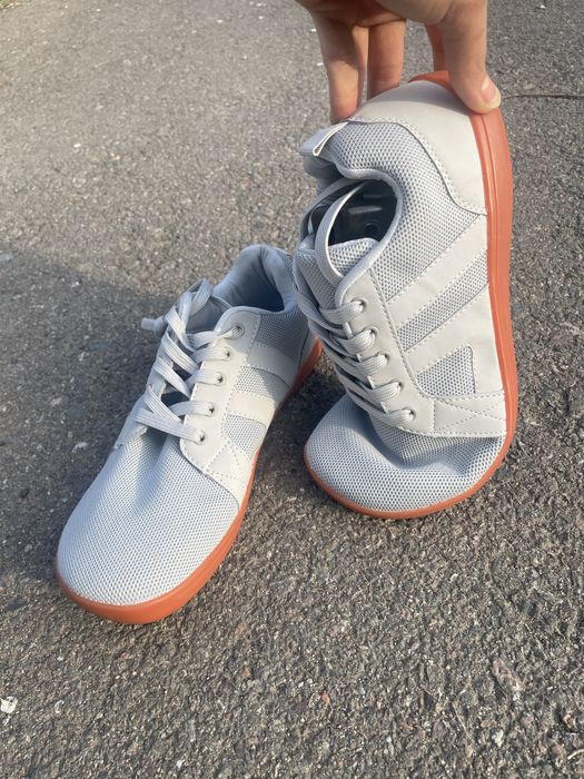 Босоногие обувь/кроссовки.