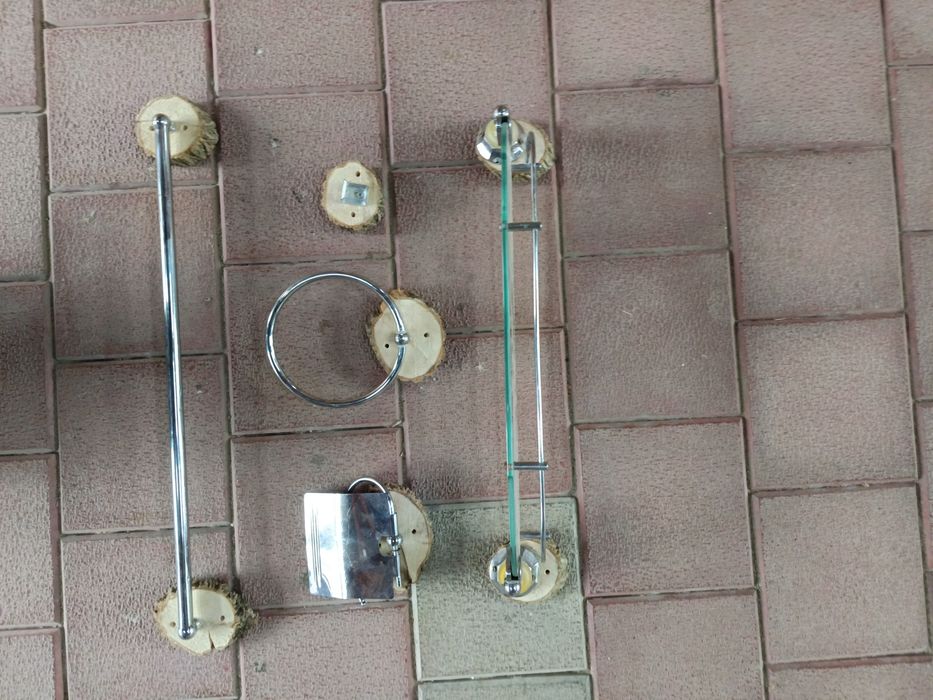 Accesorii baie negre și arginti