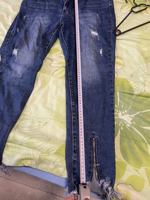 Накъсани дънки