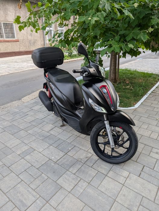 Scuter Piaggio Medley 125S + topcase, husa, incuietoare