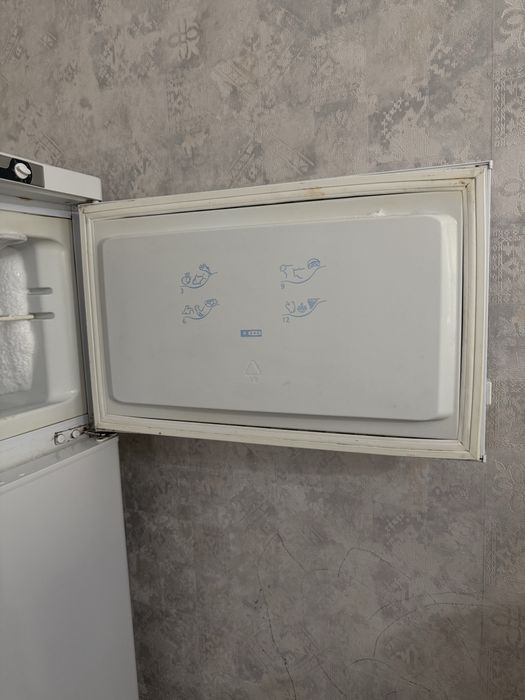 Холодильник Indesit