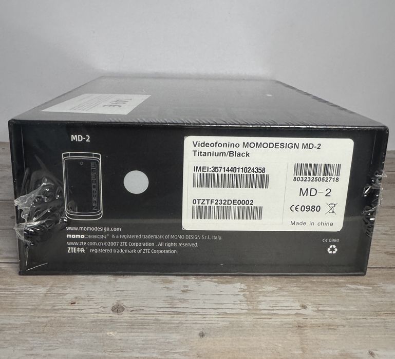 Telefon sigilat Momodesign 2 , rar!