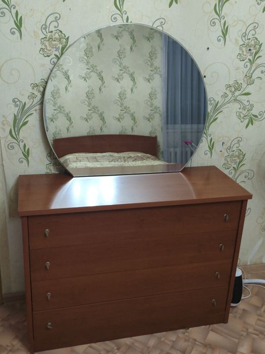 Продам зеркало с комодом
