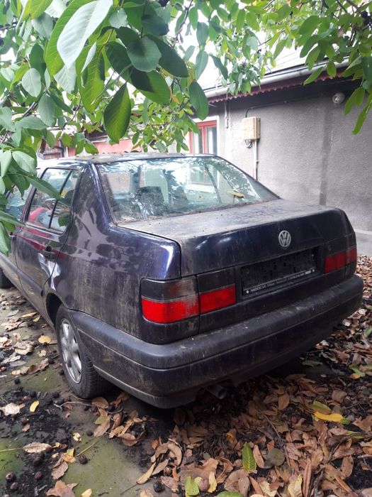 VOLKSWAGEN Vento 1995 — imagine 3