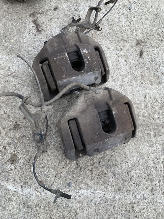 Etrier frana stanga fata BMW Seria 5 E60 E61 530d 3.0diesel 218cp