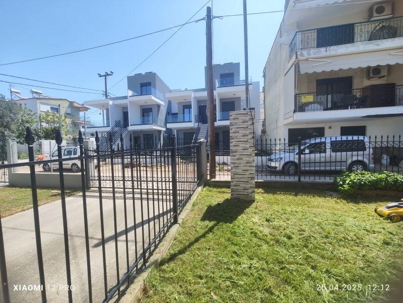 ПРОДАВА! Самостоятелна къща в Паралия Офринио