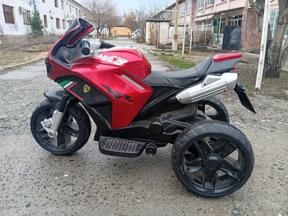 Зудлик билан болалар скутери сотилади