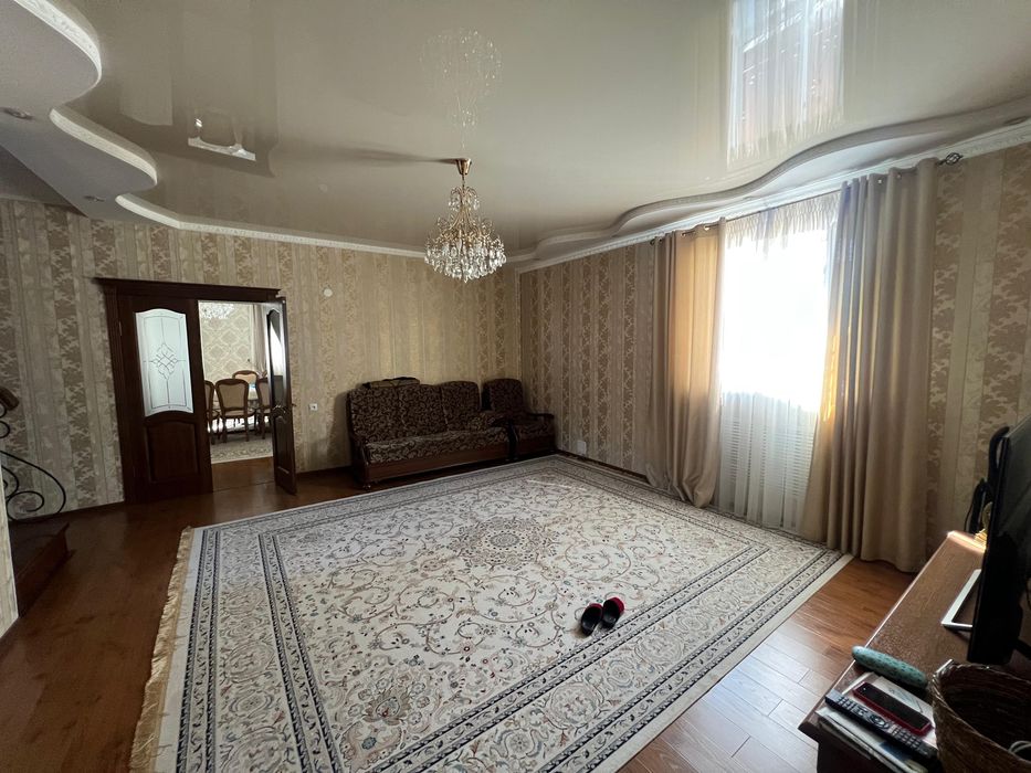 двухэтажный дом в центре города