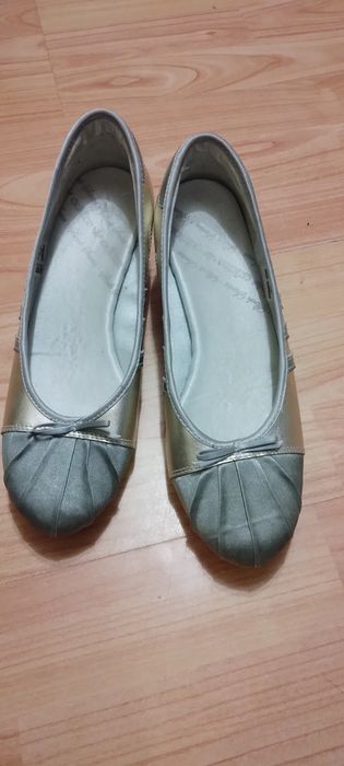 Дамски обувки с малка платформа