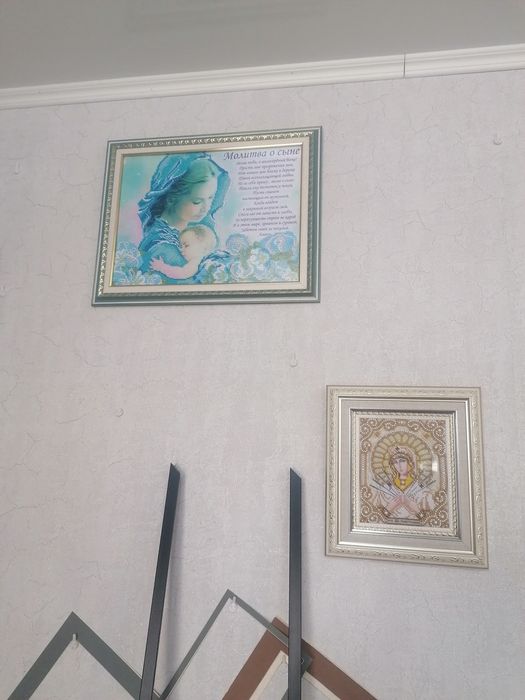 Картина вышита бисером.