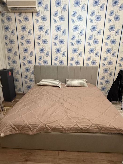 Двуспальная кровать