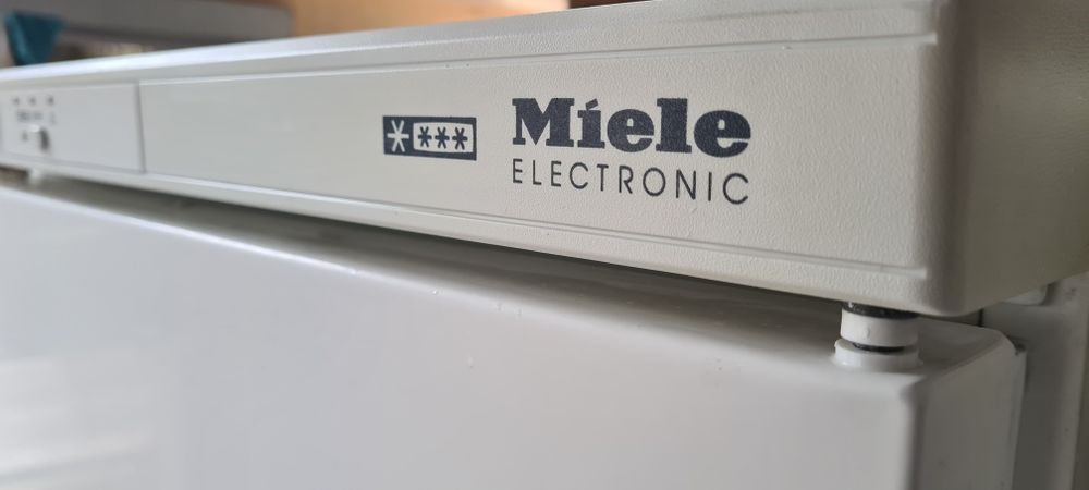Фризер Miele 162см 8бр чекмеджета