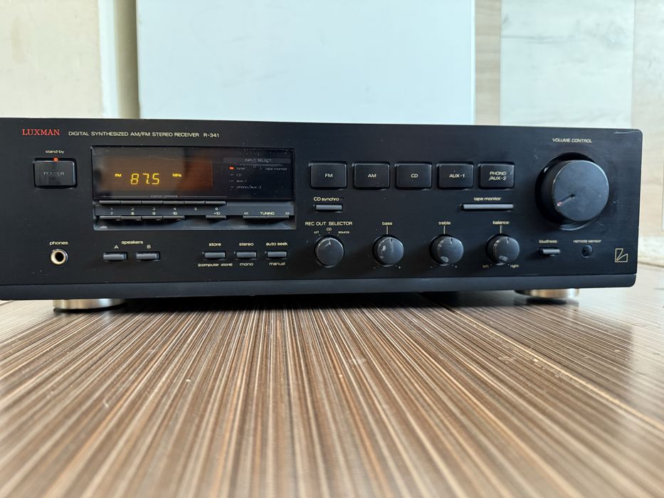 Luxman L-341 Стерео ресивър