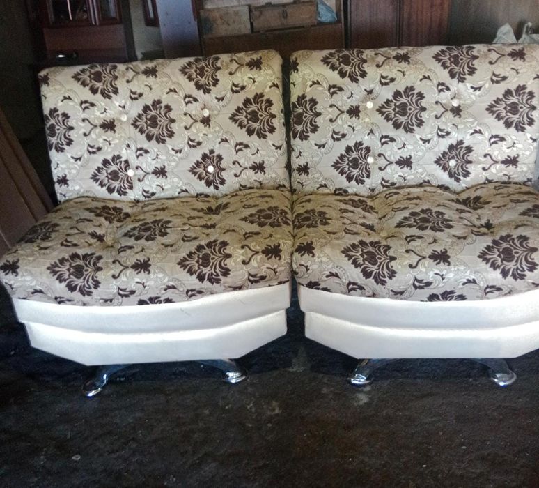 Срочно продаю диван с креслом