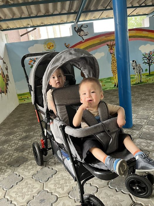 Двойная коляска продаются