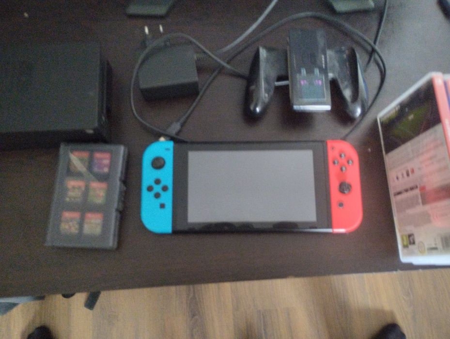 Nintendo switch+6 игри и 2 контролери