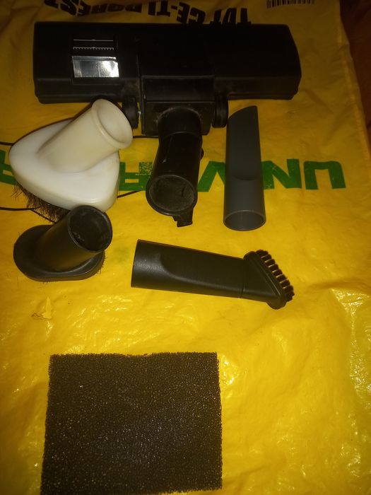 Vand accesorii pentru aspirator
