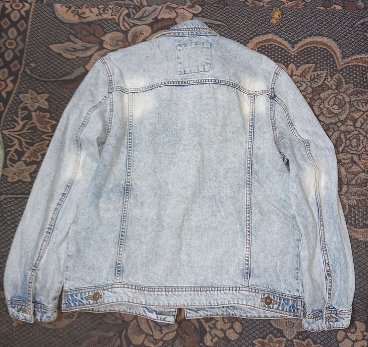Продам джинсовую куртку.