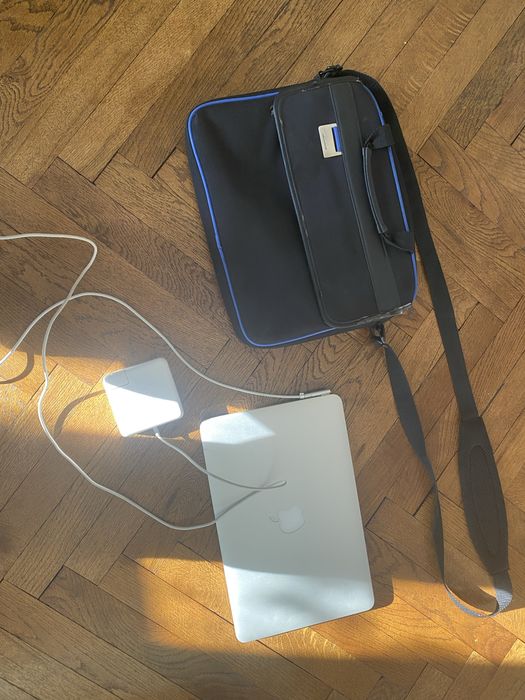 MacBook Air (11-inch, Mid 2011) model: A1310