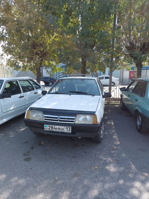 Машина lada 2109
