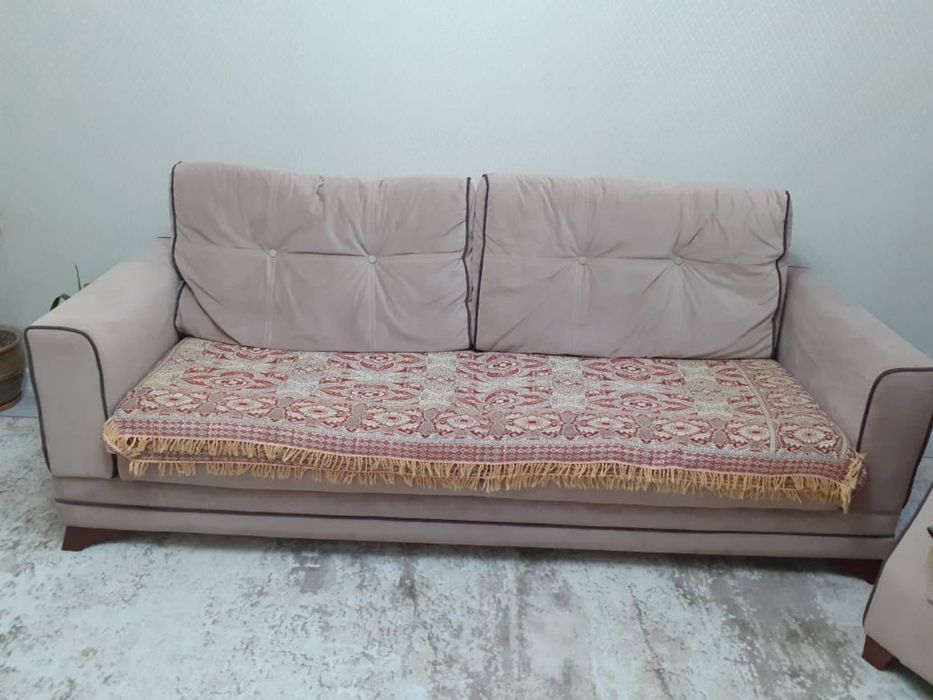 Диван, пуфик, шкаф, прихожая
