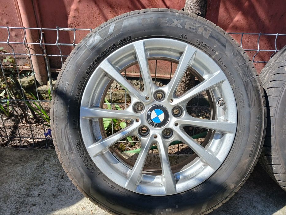 Vand  4 roti bmw  205 / 55 / 16 Nexen. Aproape noi  vara