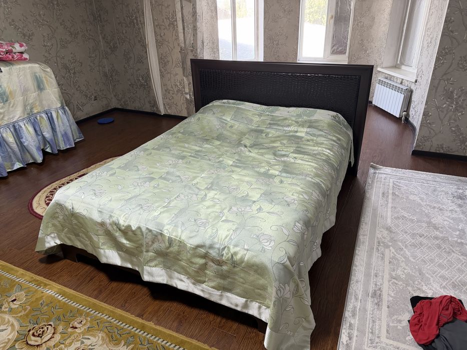 Срочно продам кровать с комодом